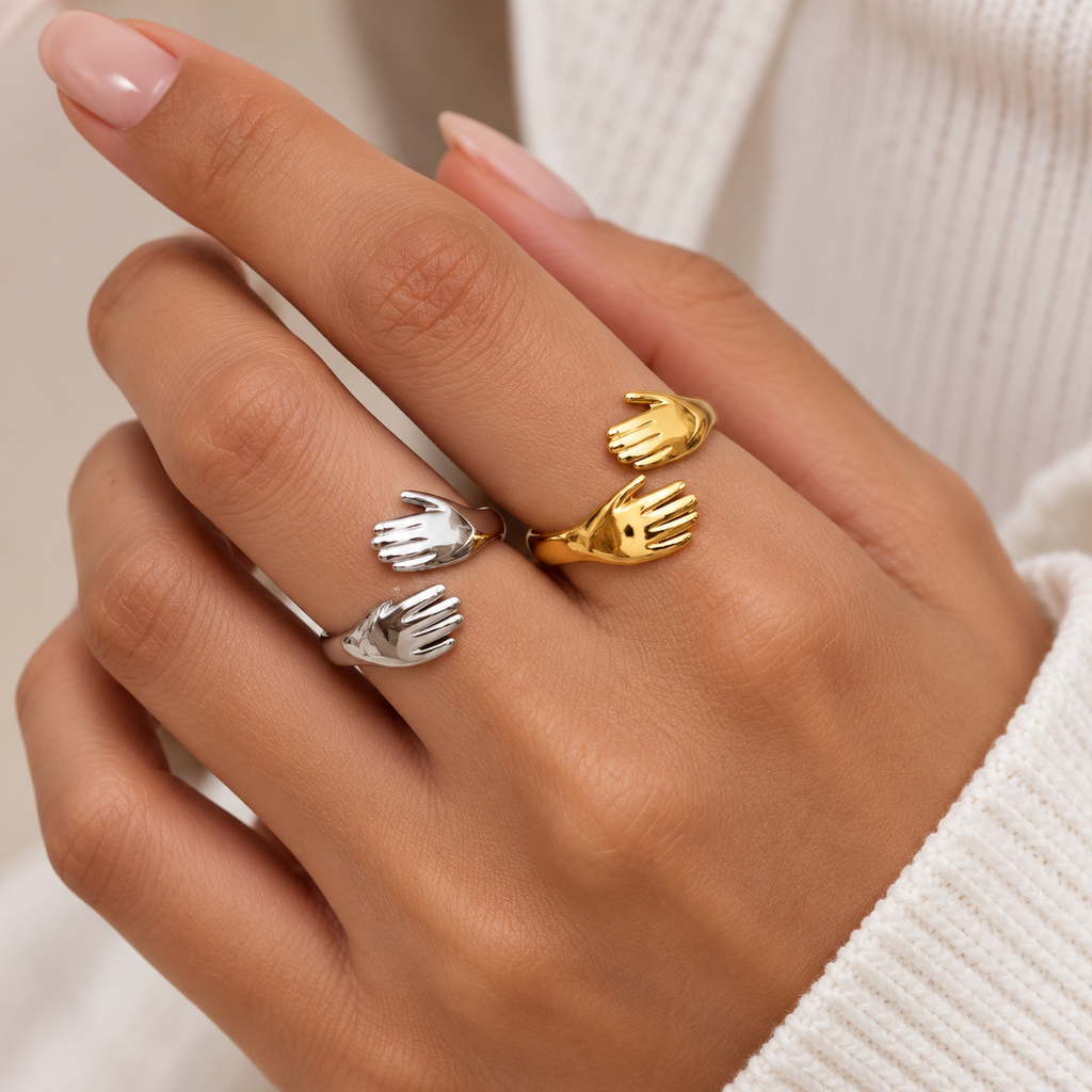 Adjustable hug hands ring in gold/silver